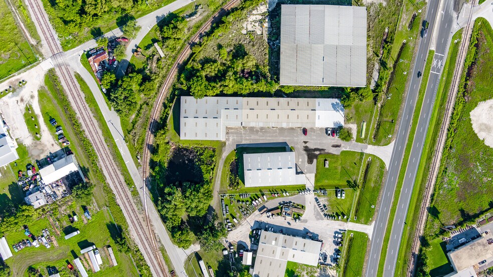More Photos Of 2300 Hwy 60 W, Mulberry Warehouse For Lease