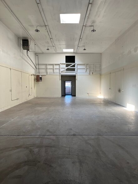 More Photos Of 1150-1162 S Lipan St, Denver Light Manufacturing For Lease