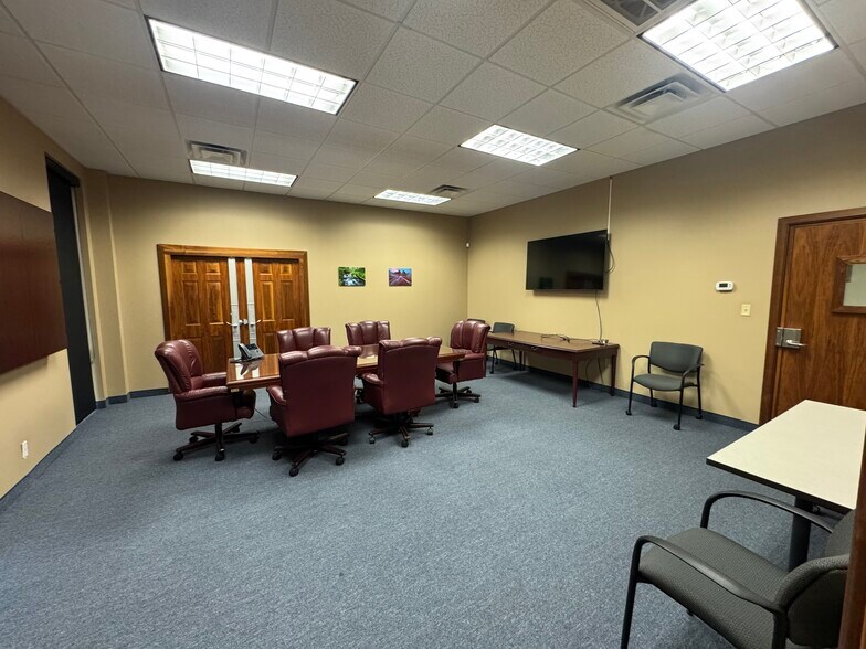 More Photos Of 2380 Fortune Dr, Lexington Flex For Lease