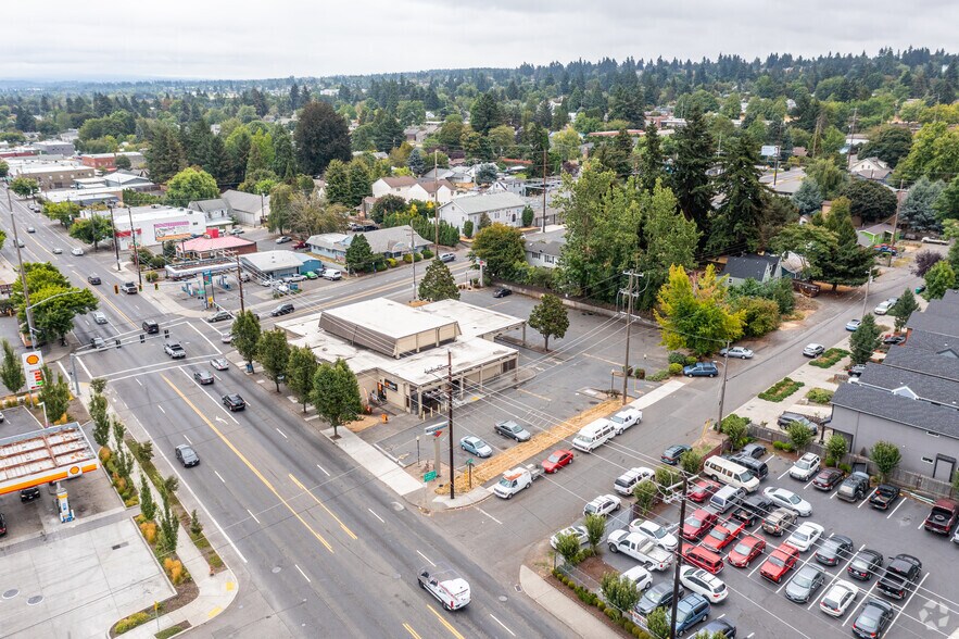 More Photos Of 10120 NE Sandy Blvd, Portland Bank For Lease