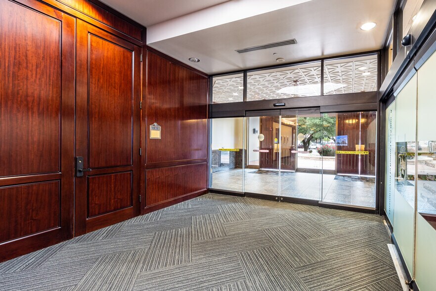 More Photos Of 2700 NE Loop 410, San Antonio Office For Lease