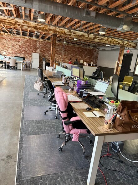 More Photos Of 209 S Wall St, Calhoun Storefront For Lease