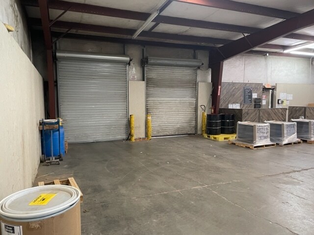More Photos Of 175 Commerce Dr, Chatsworth Industrial For Lease