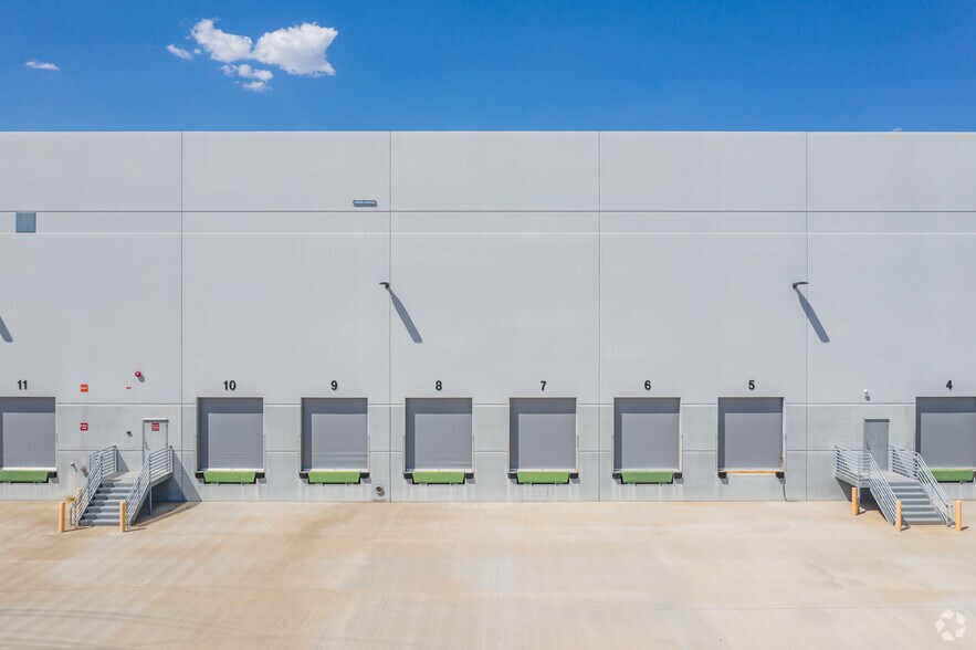 More Photos Of 8585 W Buckeye Rd, Phoenix Distribution For Lease