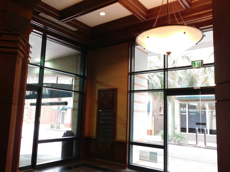 More Photos Of 211 King St, Charleston Office For Lease