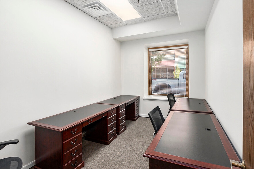 More Photos Of 115-125 E Park St, Olathe Office For Sale