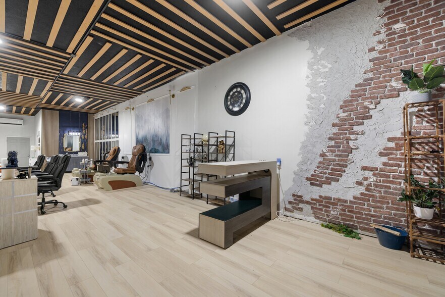 More Photos Of 144 E Broadway, Newport Storefront Retail Office For Sale