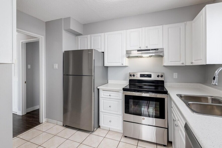 More Photos Of 2105 90 Av SW, Calgary Apartments For Lease