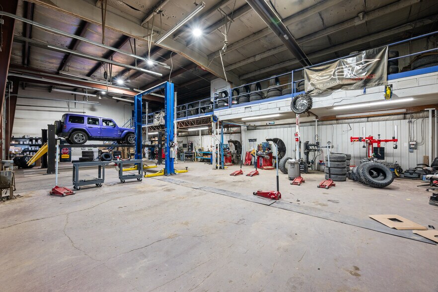 More Photos Of 5114 62 St, Lloydminster Warehouse For Sale