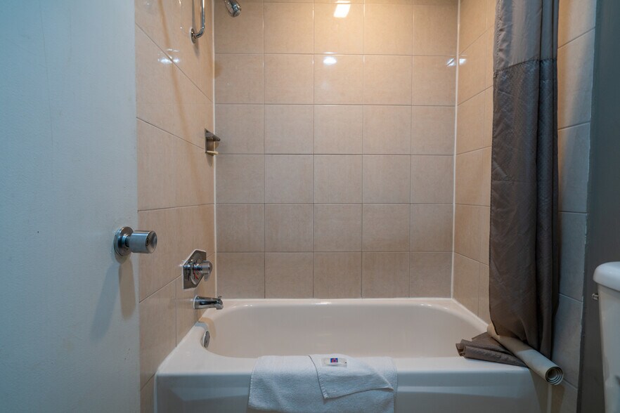 More Photos Of 840 S Indian Hill Blvd, Claremont Hotel For Sale