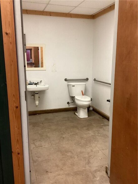 More Photos Of 540 E Church St, Jasper Auto Repair For Sale