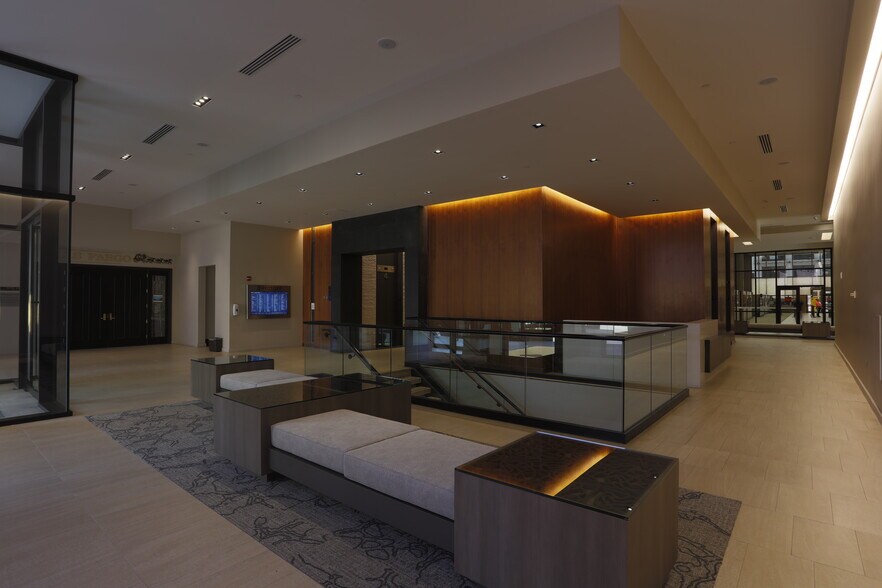 More Photos Of 221 N Kansas St, El Paso Office For Lease