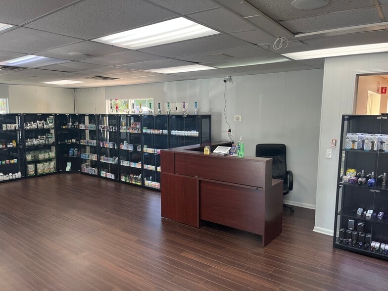 More Photos Of 19 E Broadway St, Oviedo Freestanding For Lease