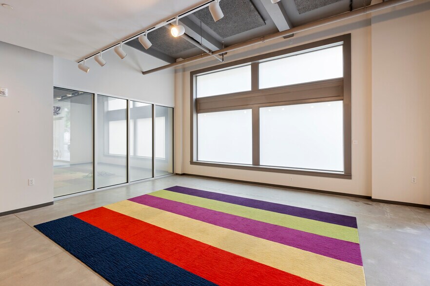 More Photos Of 640 Magazine St, New Orleans Hospitality For Lease