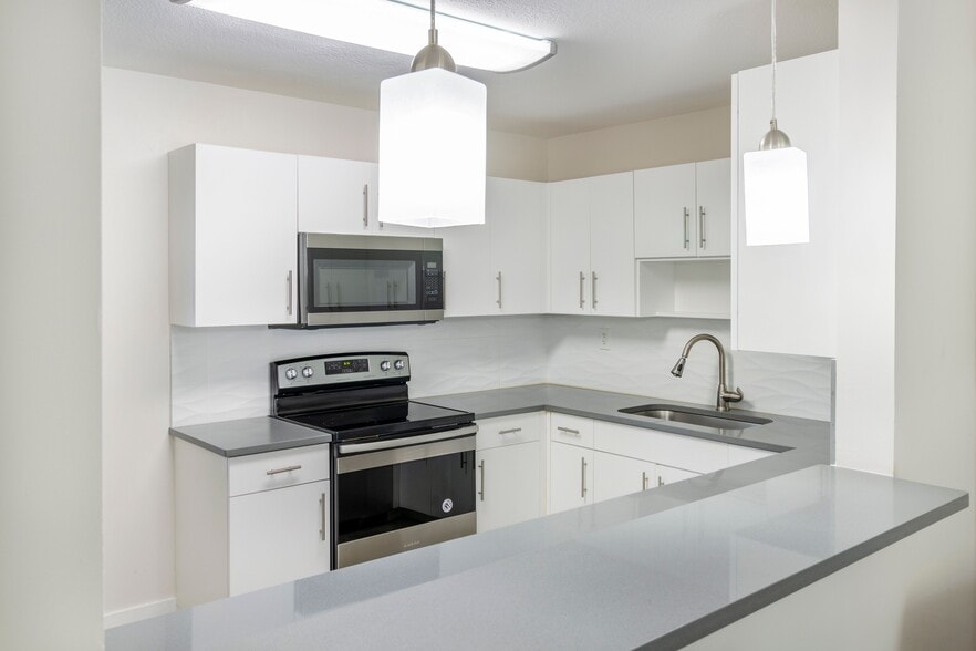 More Photos Of 8445 Springtree Dr, Sunrise Apartments For Sale