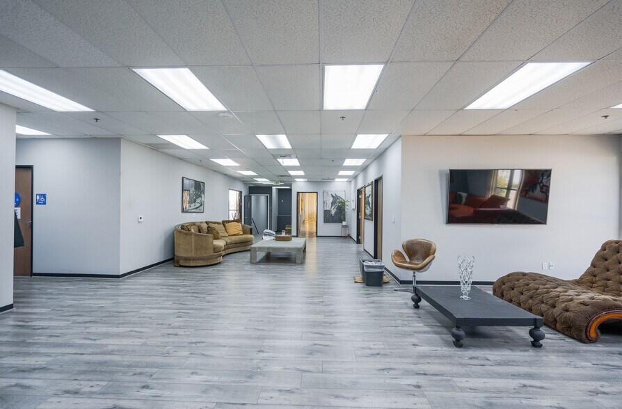 More Photos Of 5500-5510 S Soto St, Vernon Warehouse For Sale