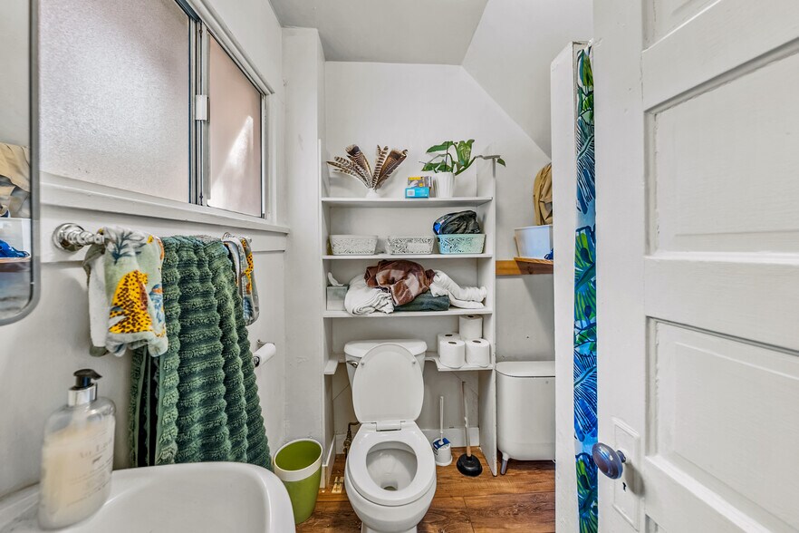 More Photos Of 807 NW 5th St, Grants Pass Apartments For Sale