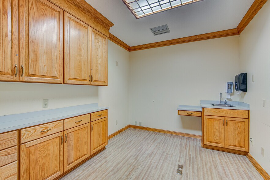 More Photos Of 166 Doctors Dr, Boone Medical For Lease