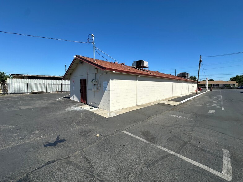 More Photos Of 5026 Fruitridge Rd, Sacramento Medical For Lease