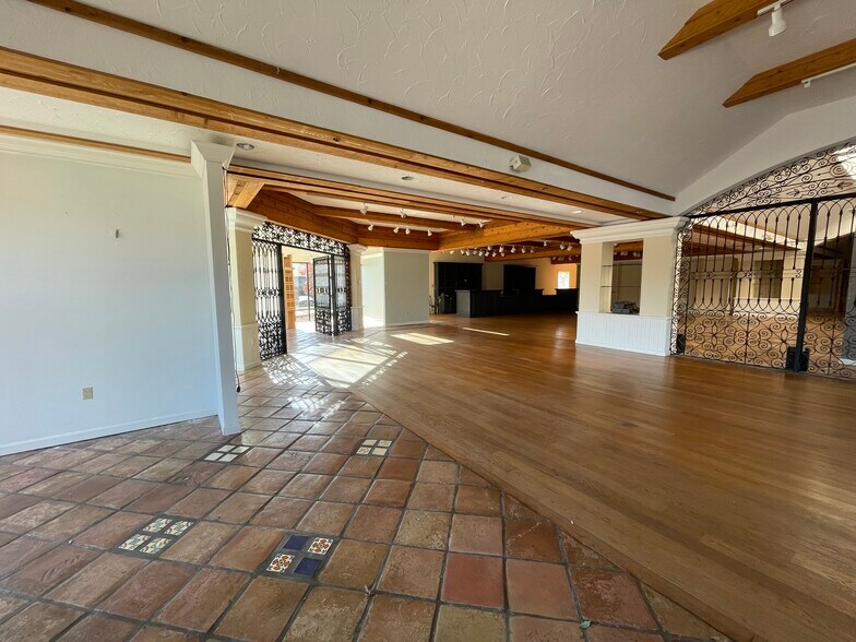 More Photos Of 9405 Kenwood Rd, Cincinnati Unknown For Lease