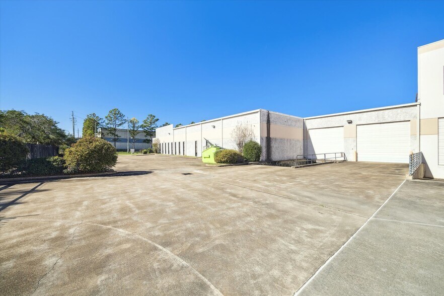 More Photos Of 10770 Moss Ridge Rd, Houston Warehouse For Lease