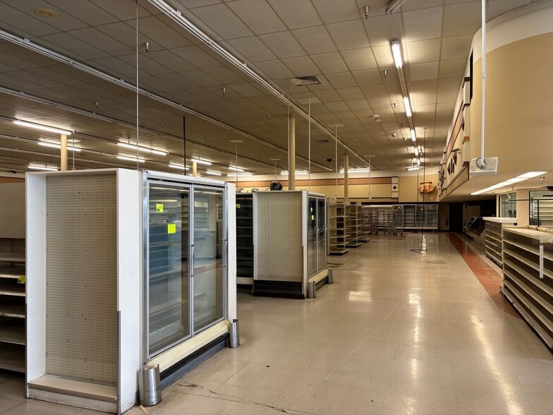 More Photos Of 4526 W Western Ave, South Bend General Retail For Sale