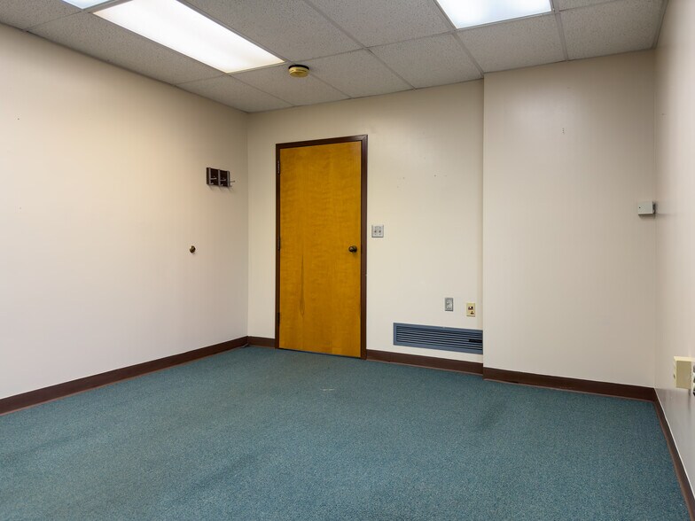 More Photos Of 1679 E State Route 29, Urbana Showroom For Sale