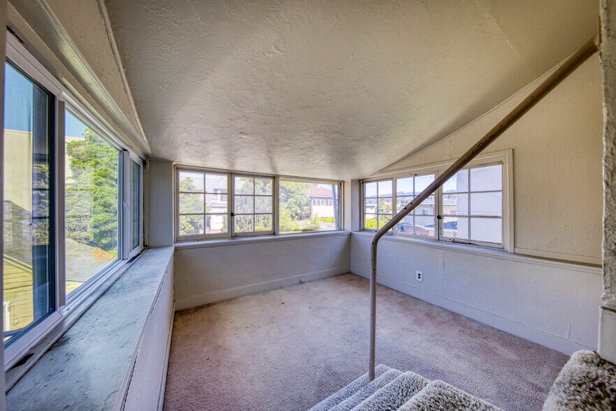 More Photos Of 429 Vernon St, Oakland Apartments For Sale