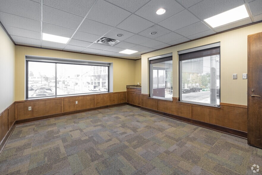 More Photos Of 800 Broadway St, San Antonio Office For Lease