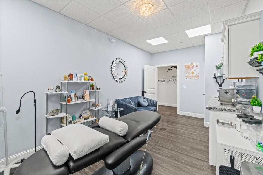 More Photos Of 1794 Bridge St, Dracut Storefront For Sale