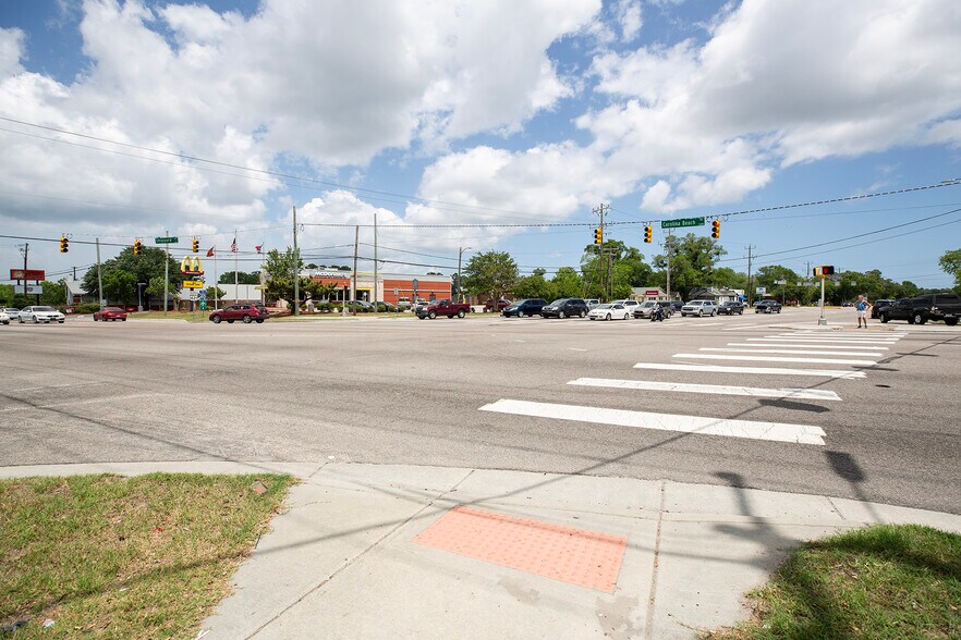 More Photos Of 511 Shipyard Blvd, Wilmington Office For Sale