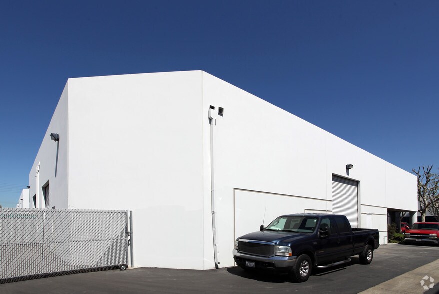 More Photos Of 770 E Debra Ln, Anaheim Warehouse For Lease