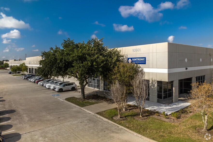 More Photos Of 10010 W Sam Houston Pky S, Houston Unknown For Lease