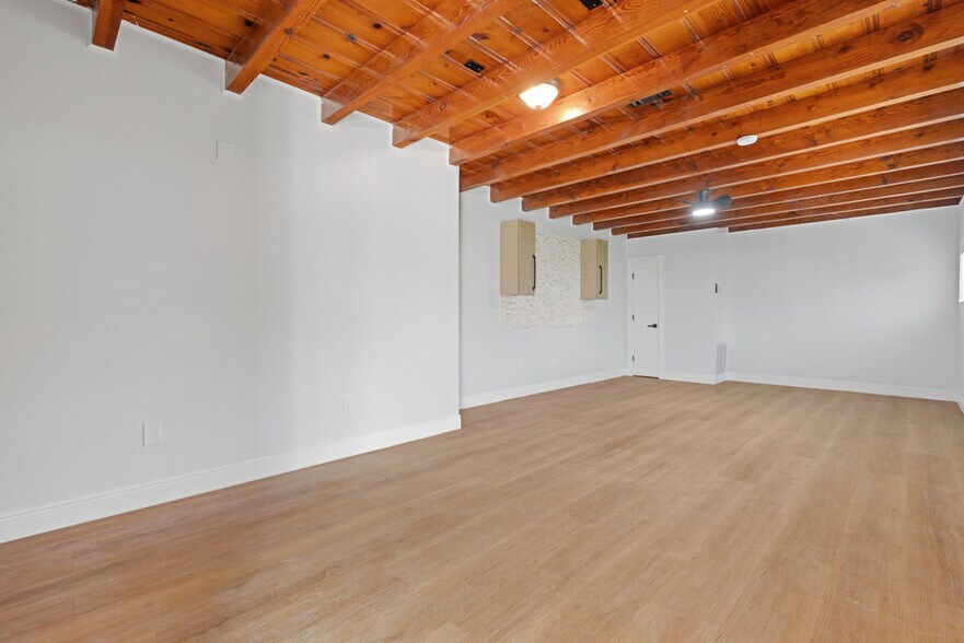 More Photos Of 407 SE Ocean Blvd, Stuart Storefront Retail Office For Lease