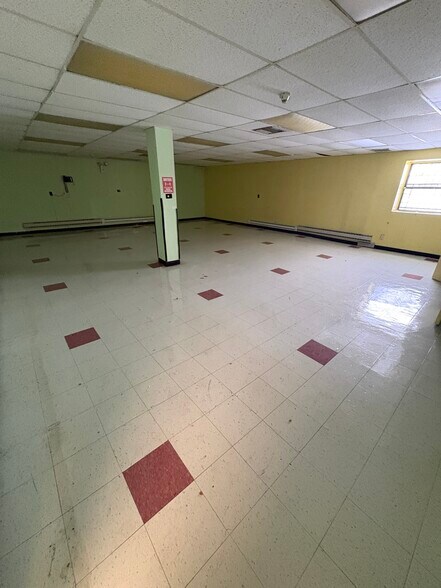 More Photos Of 33 Somers St, Brooklyn Schools For Lease