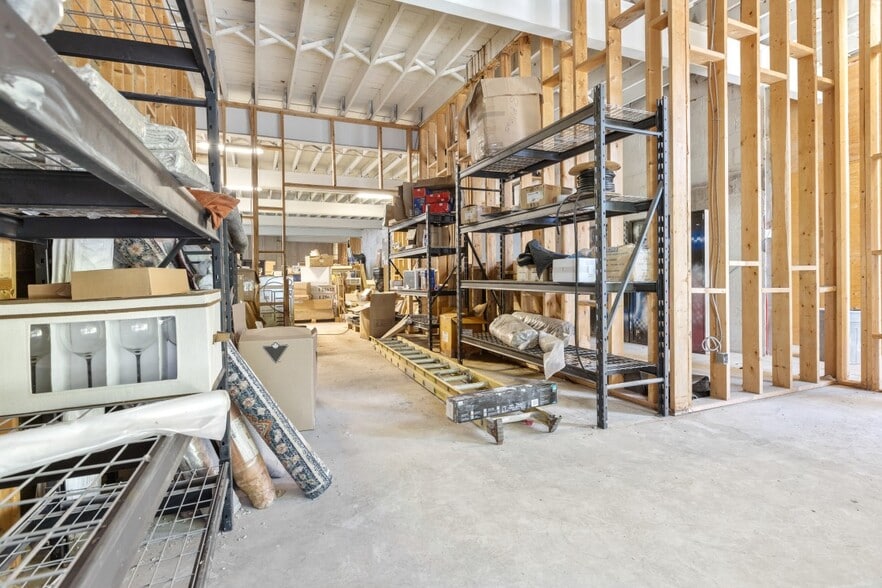 More Photos Of 255-257 Ste-anne Ave, Ottawa Warehouse For Sale