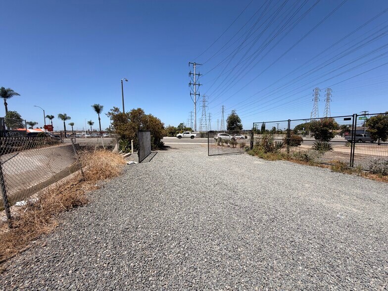 More Photos Of 1543 N Tustin Ave, Orange Land For Lease