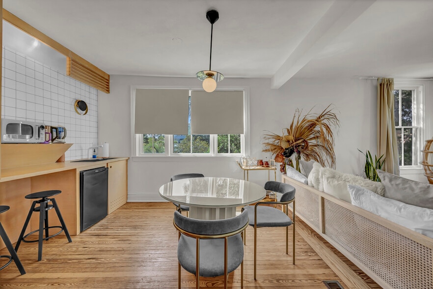 More Photos Of 118 S 4th St, Wilmington Hospitality For Sale