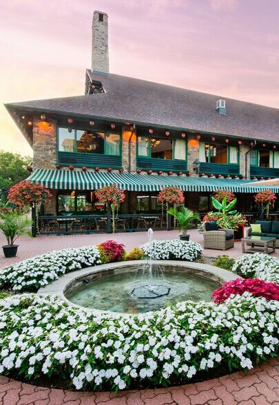 More Photos Of 392 Rue Notre-Dame, Montebello Hotel For Sale