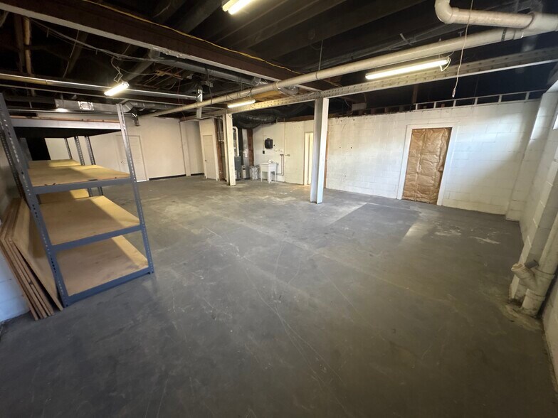 More Photos Of 1511 Commerce St, Wellsburg Office Residential For Lease