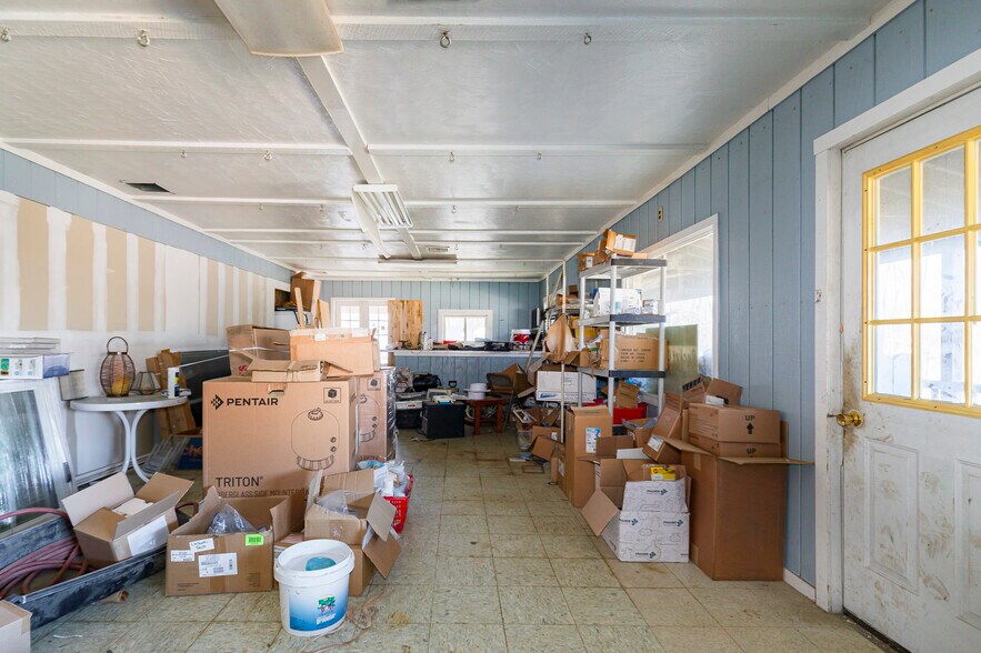 More Photos Of 2100 NY-9G, Staatsburg Light Distribution For Sale