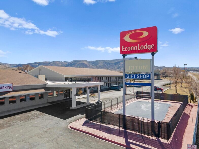 More Photos Of 1225 S State St, Salina Hotel For Sale