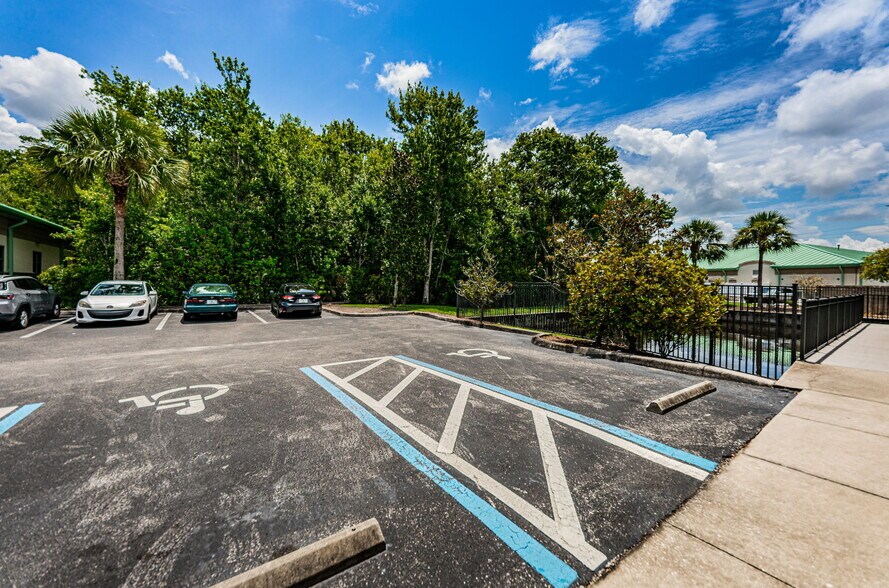 More Photos Of 3937 Tampa Rd, Oldsmar Medical For Lease
