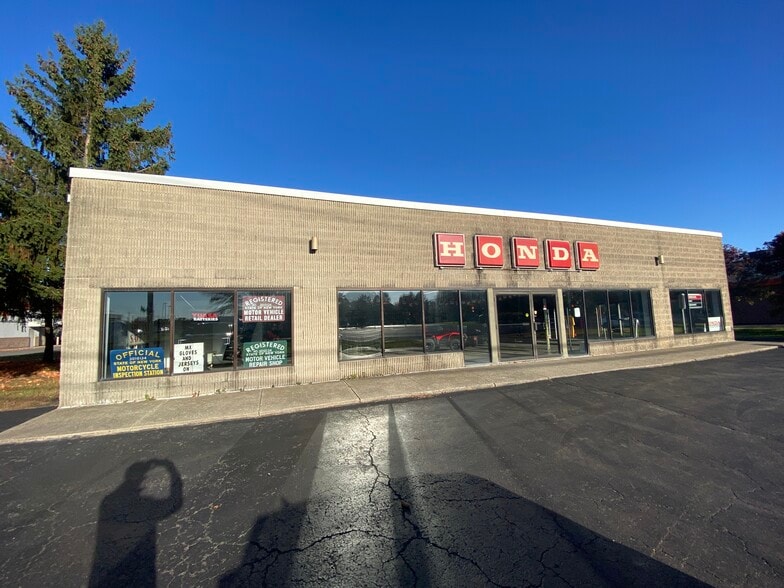 More Photos Of 390 New Karner Rd, Albany Freestanding For Sale