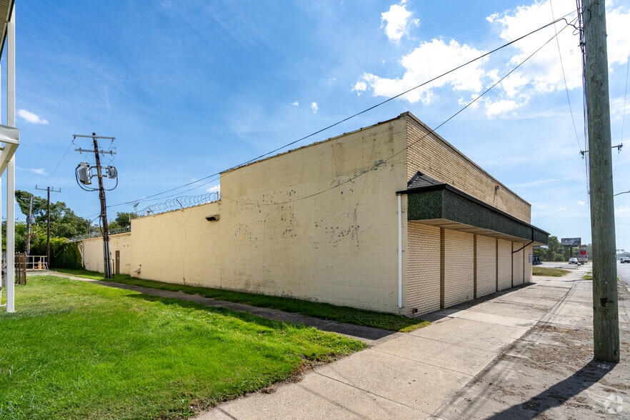 More Photos Of 17910 Van Dyke St, Detroit Manufacturing For Sale