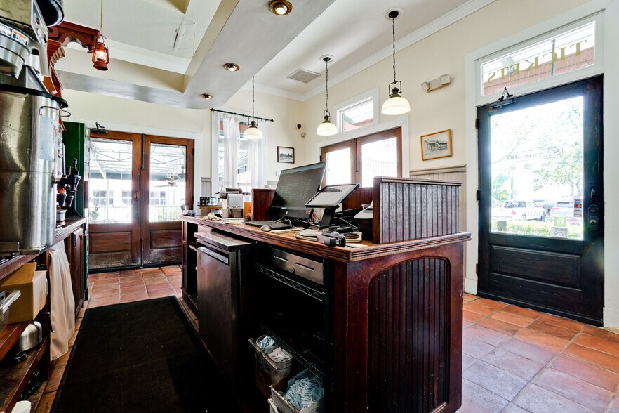 More Photos Of 1503 4th St, Sarasota Restaurant For Lease