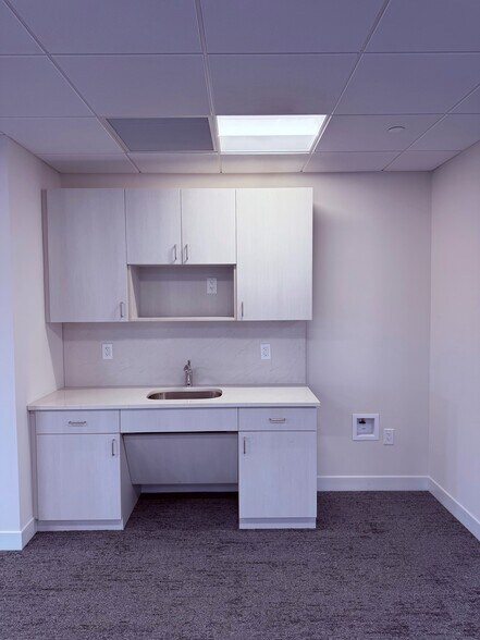 More Photos Of 601-693 Sunrise Hwy, Lynbrook Unknown For Lease
