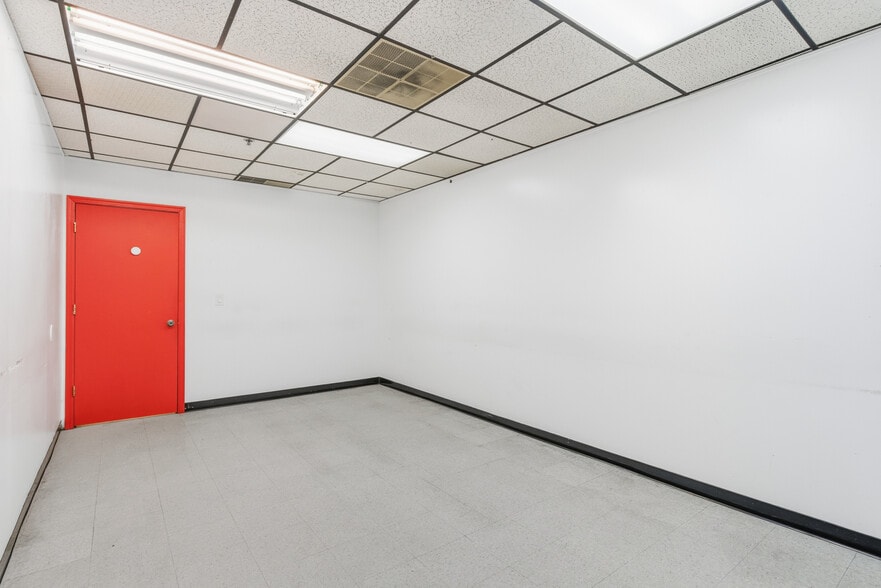 More Photos Of 128 Wilson Ave, Newark Office For Lease
