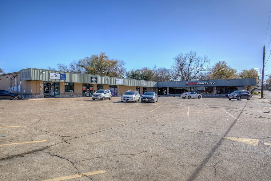 More Photos Of 400 Gilmer St, Sulphur Springs Storefront For Lease