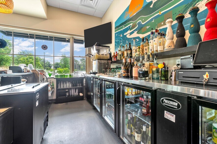 More Photos Of 859 Main St, Chatham Freestanding For Sale